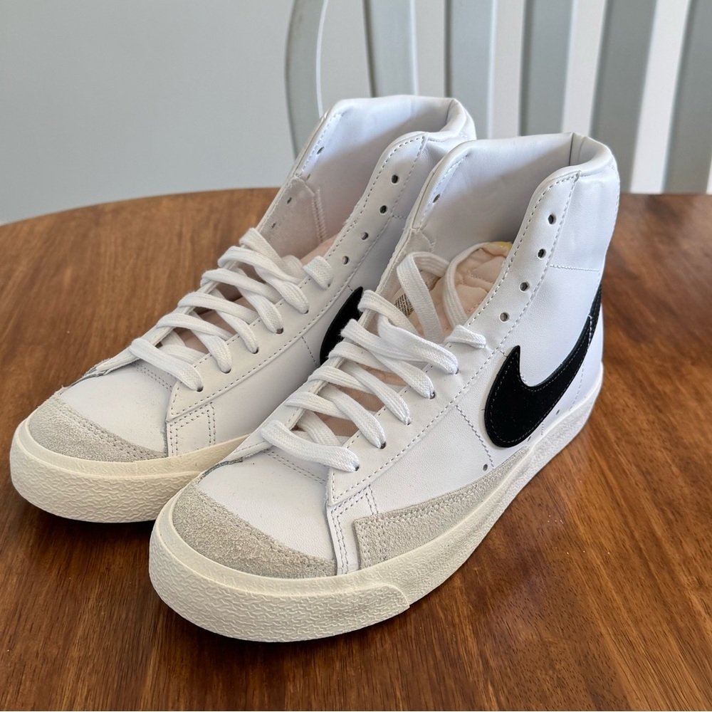 Nike Women's Blazer Mid 77 Shoes